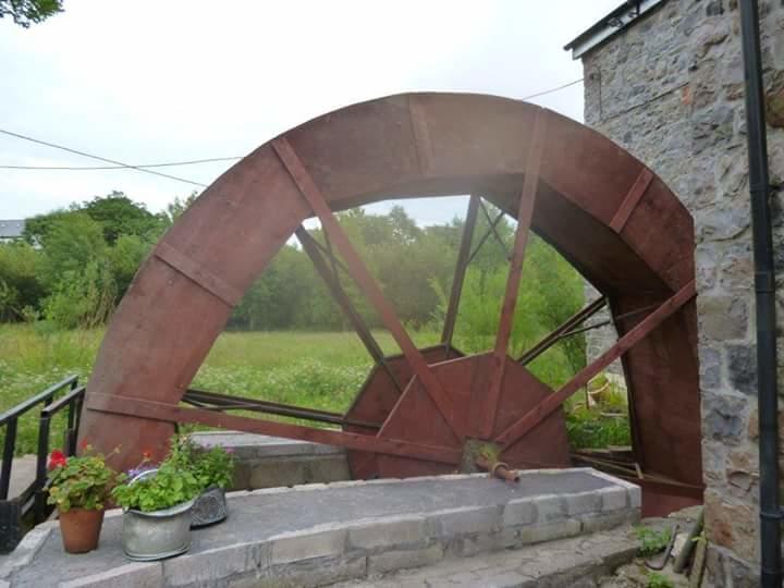 Middle Mill Bed & Breakfast Kidwelly Exterior photo